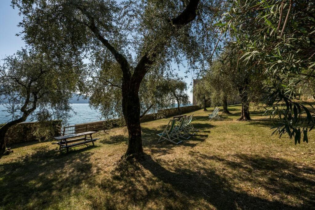 Oleandro Apartment Directly On The Lake Gargnano Bagian luar foto